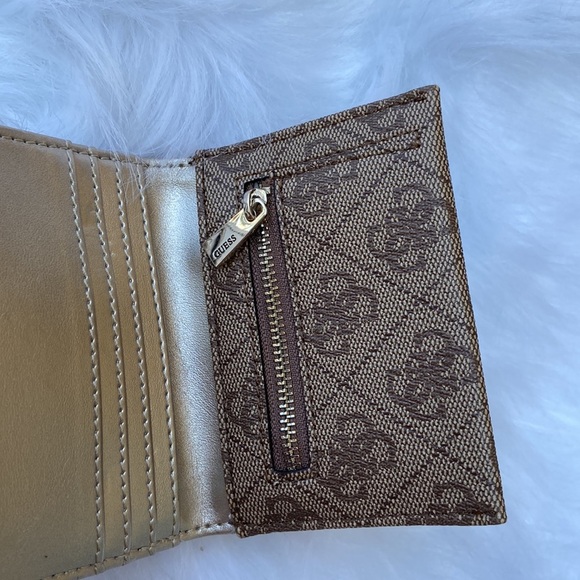 New GUESS Logo Small Trifold Wallet - Picture 4 of 6
